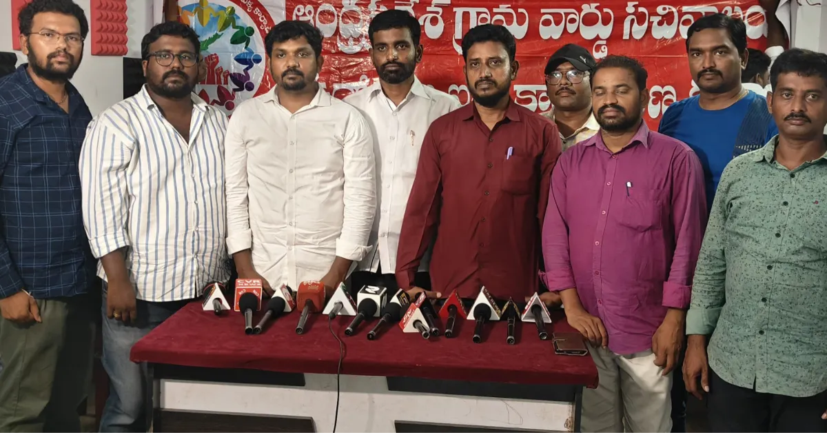 ప్రభుత్వం ఈ వారాంతంలోపు చర్చలు జరుపకపోతే పెన్షన్ల పంపిణీకి సచివాలయ సిబ్బంది దూరం - ఆంధ్రప్రదేశ్ గ్రామ వార్డు సచివాలయ ఉద్యోగుల ఐక్య కార్యాచరణ కమిటీ