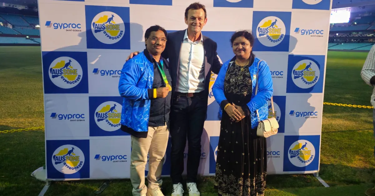 ఆదిత్య క్రియేషన్స్ గ్రూప్ అధినేతకు ఉత్తమ వ్యాపారవేత్త అవార్డు